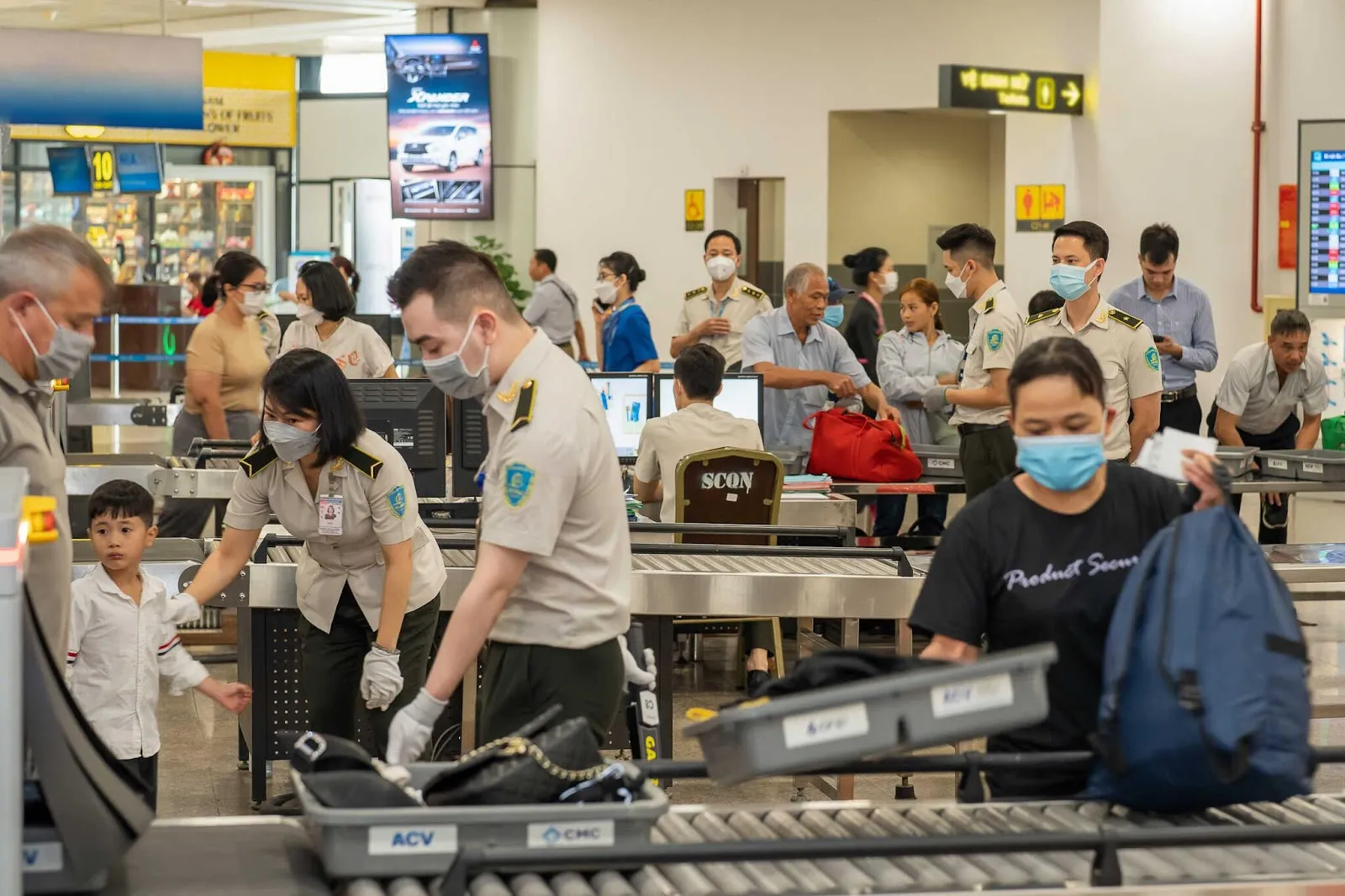 Vietnam E-Visa: Apply Yourself or Use a Service? [2025 Comparison Guide]